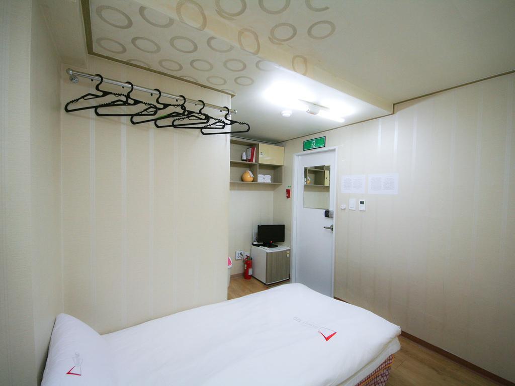 Guesthouse Myeongdong Seoul Room photo